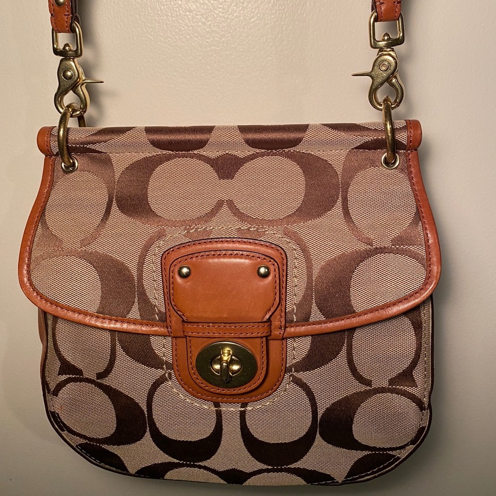 Coach Signature Willis Shoulder Bag